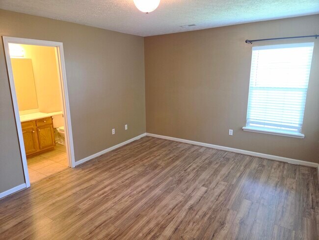 Building Photo - 209 Lucille Dr