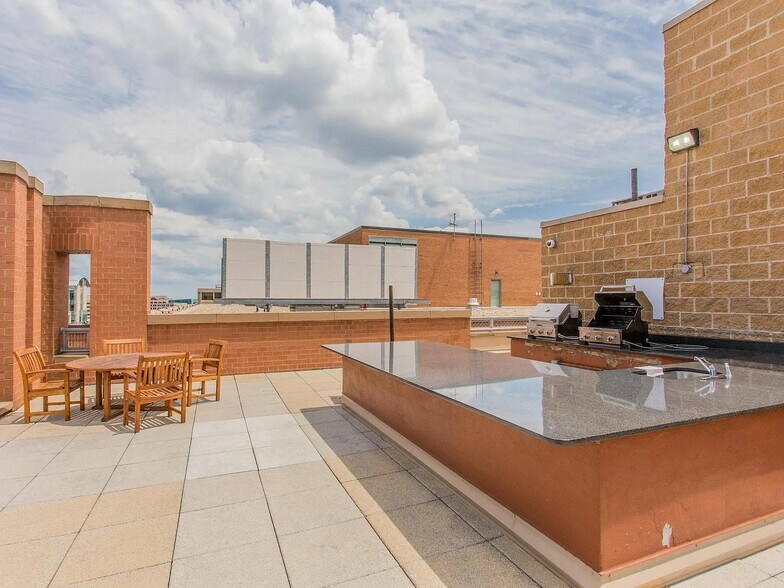 Building Photo - 631 D St NW