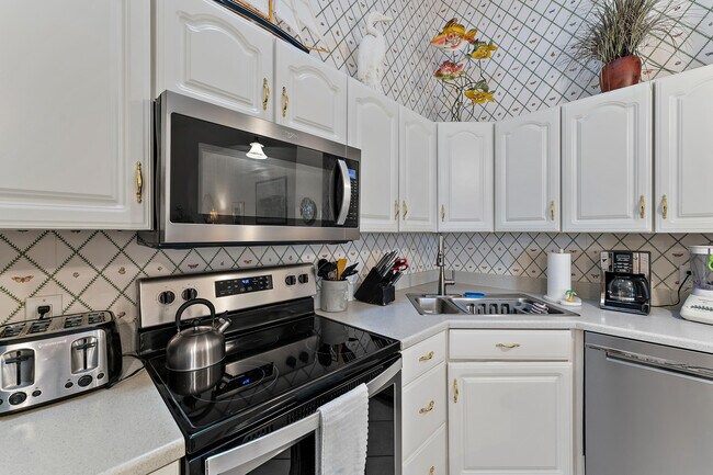 Building Photo - 1801 S US Hwy 1