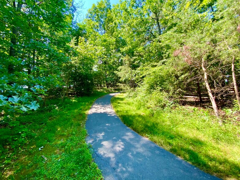 Fido-Friendly Trail - 810 Revelstore Ter NE