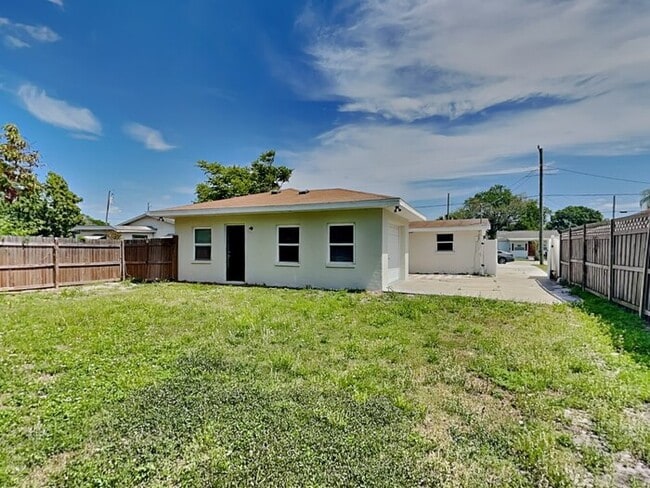 Building Photo - 3Bed/2Bath Home in Sarasota