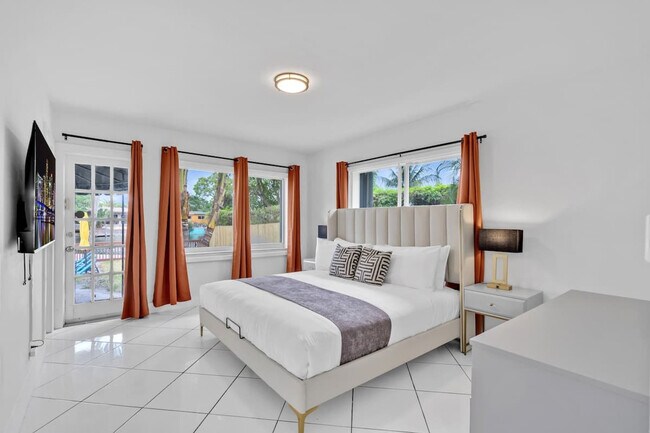 Building Photo - 1712 NE 18th Ave