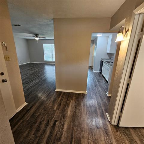 Building Photo - 3937 O'Hare Dr
