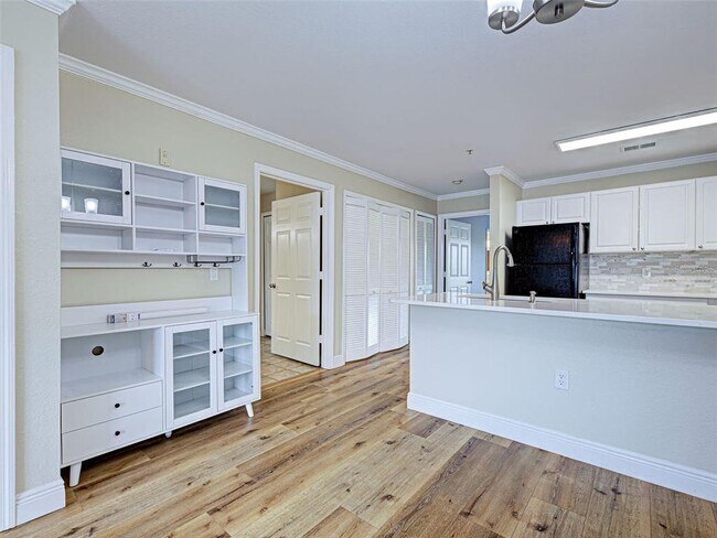 Building Photo - 5501 Rosehill Rd