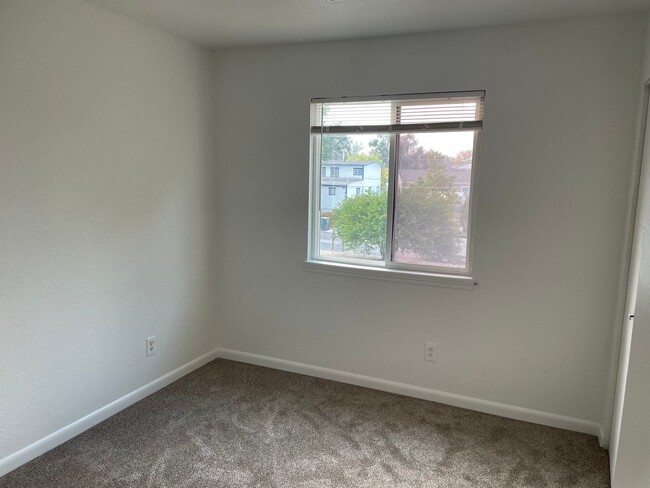 Building Photo - 716 30th Ave Ct