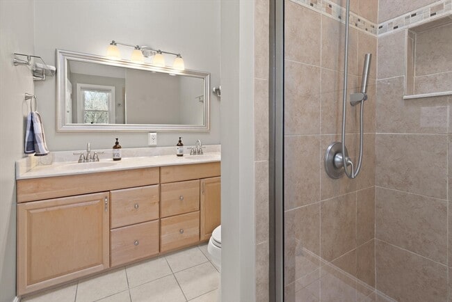 Building Photo - 5 Susan Dr