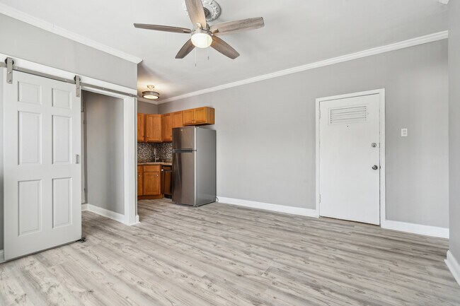 Building Photo - 5135 S Kenwood Ave