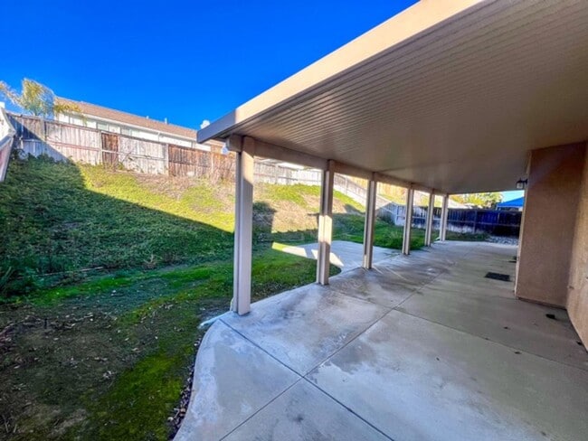 Building Photo - Large 4 bedroom Murrieta home with a loft ...