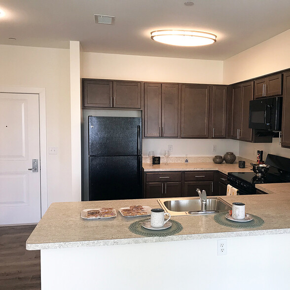 Modern kitchen with plenty of counter space - Rock Spring Station