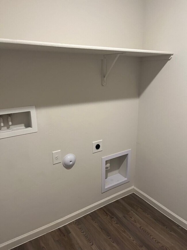 Building Photo - Beautiful 4 Bedroom 3 Bathroom home in the highly desired neighborhood at Canyons at Whetstone in...