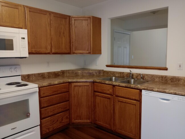 Building Photo - 1724 Louise Cir