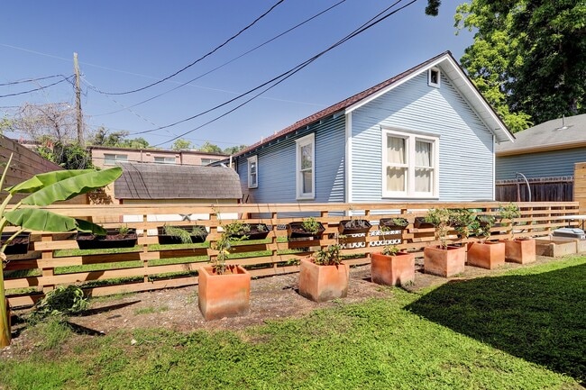 Building Photo - 1523 Harvard St