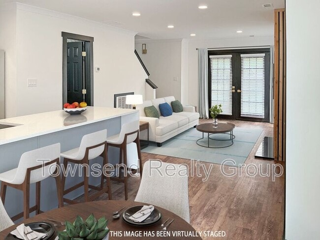 Building Photo - 3150 Driftwood Dr