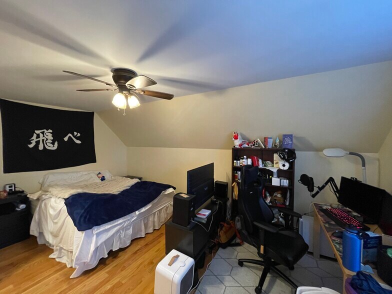 Building Photo - 5 Irving St