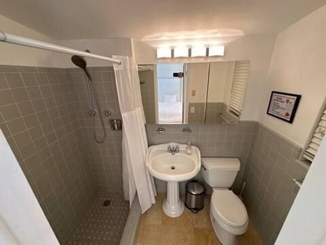 Building Photo - 2524 Gulfstream Ln