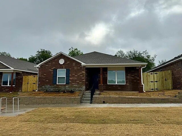 Primary Photo - 2440 N Raven Ln