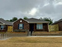 Building Photo - 2440 N Raven Ln