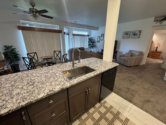 Building Photo - Beautiful Furnished 2 Bedroom Home on Golf Course!!