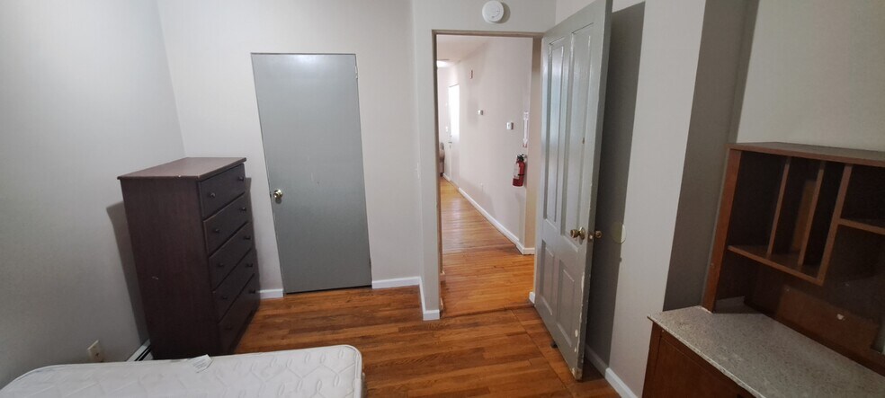 Building Photo - 119 Stewart Ave