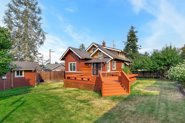Building Photo - North End Tacoma Three Bed Craftsman