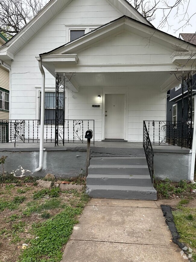 Building Photo - 4 bedroom
