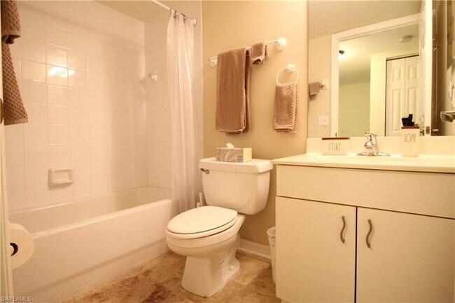 Building Photo - 273 Robin Hood Cir