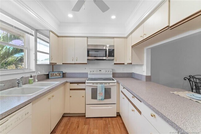 Primary Photo - 2950 SE Ocean Blvd