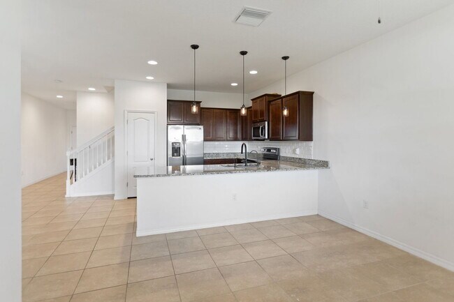 Building Photo - 3840 Silverlake Way