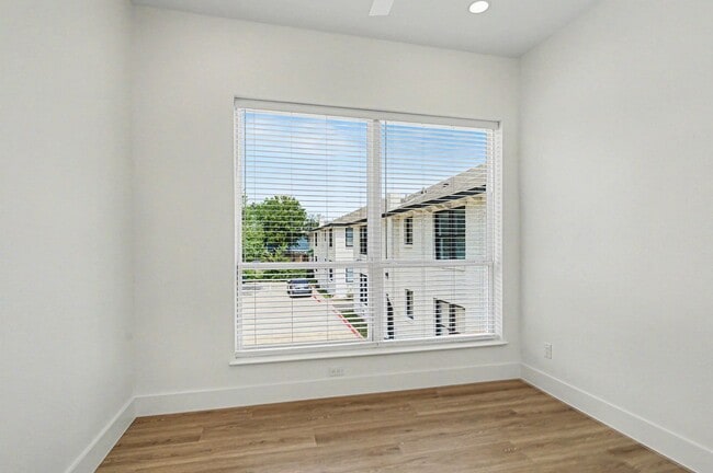 Building Photo - Be the first to live in Unit 207 at 2217 Fitzhugh—a brand-new 2026 construction offering 601 sq f...