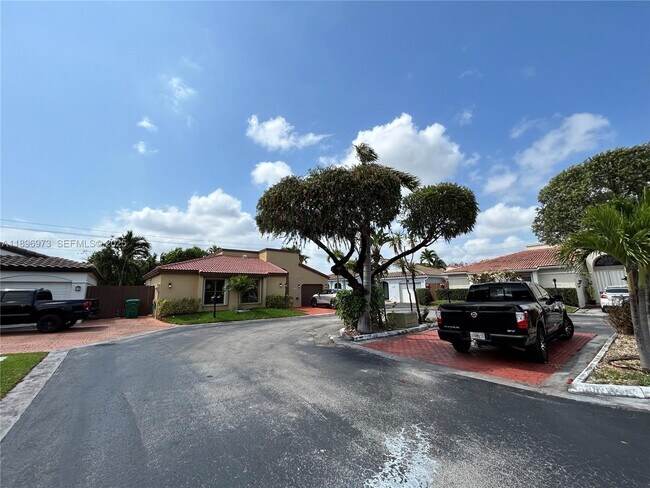 Building Photo - 8910 SW 4th Ln