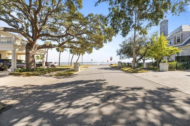 Building Photo - 2903 W Bay Ct Ave