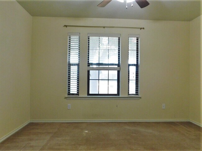Building Photo - 1102 Katelyn Cir