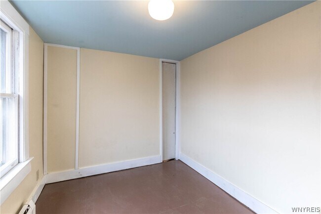 Building Photo - 107 Hawley St