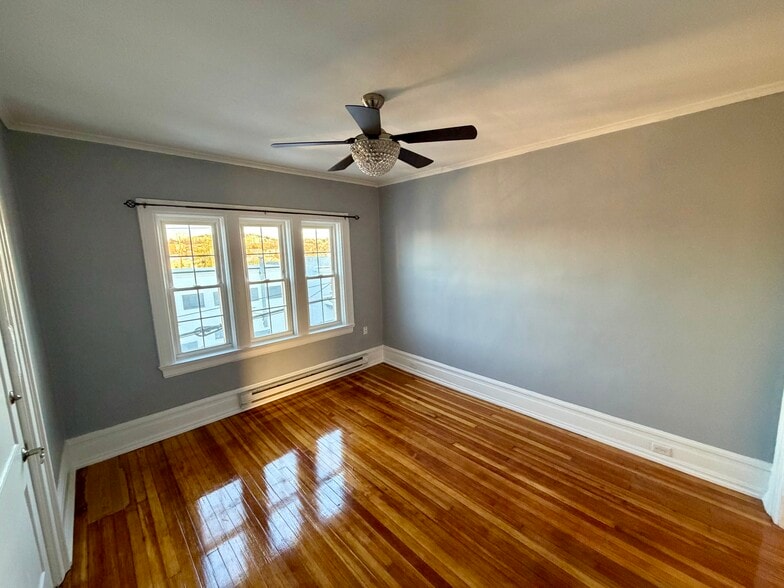 Building Photo - 502 River St