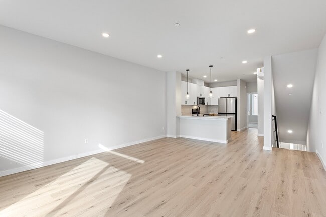 Building Photo - 16124 Cascadian Way