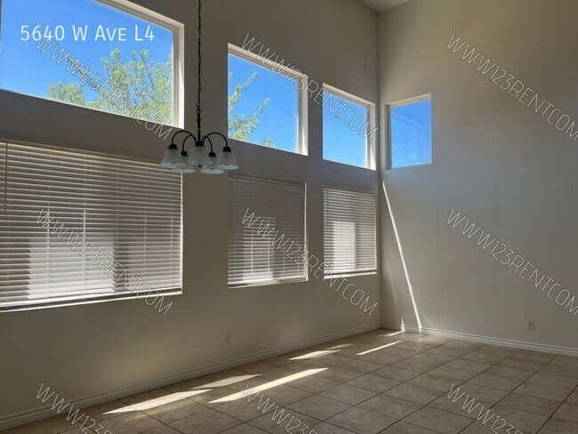 Building Photo - 5640 W Ave L4