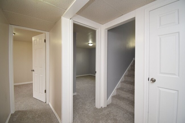 Building Photo - Comfortable Kearns 4-Bed Home with Spacious layout & Private Yard