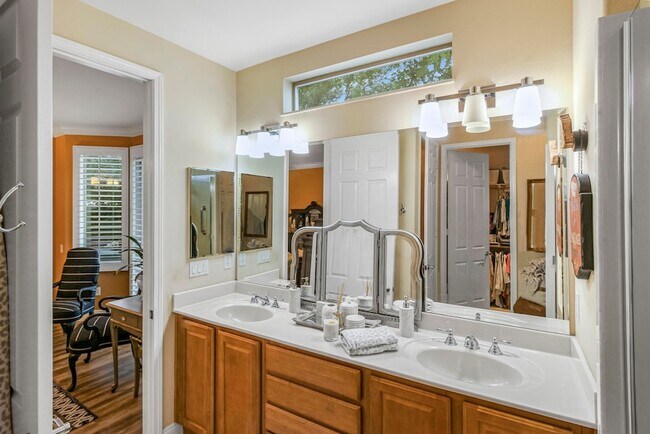 Building Photo - 41538 Corte Jalisco