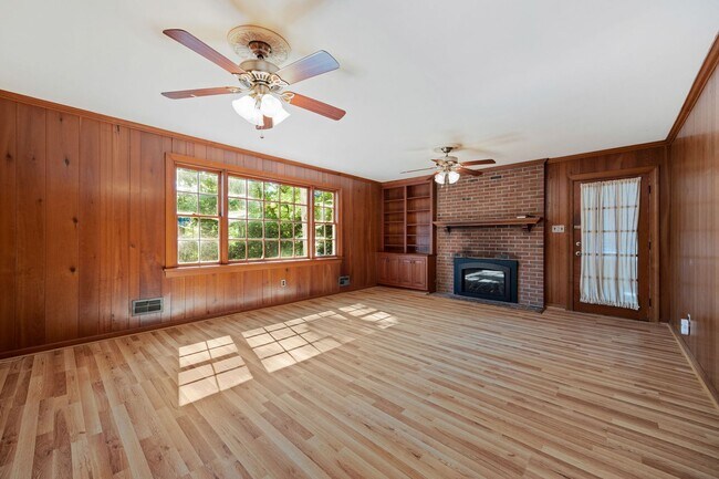 Building Photo - 2401 Scarsborough Dr