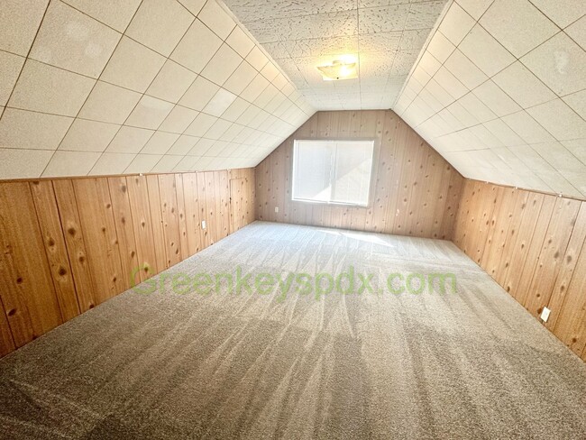 Building Photo - 3-Bedroom, 2-Bathroom House with Attached ...