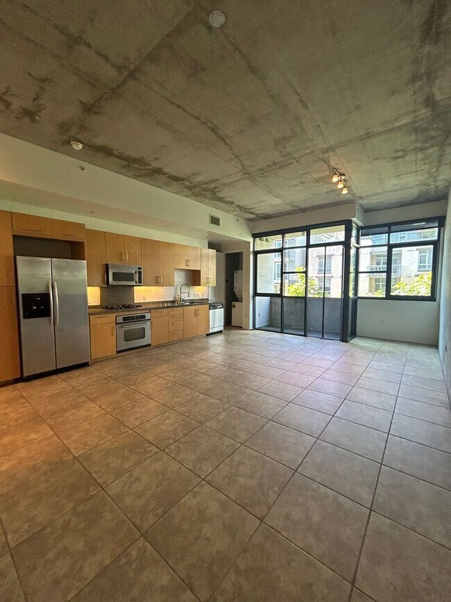 Building Photo - Call about move in special!!!