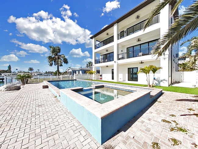 Building Photo - 882 Bay Point Dr