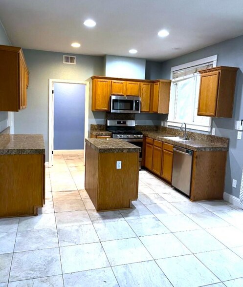 Building Photo - 730 Tatum Ave