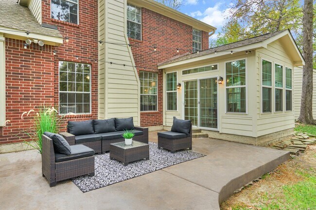 Building Photo - 47 Firethorn Pl
