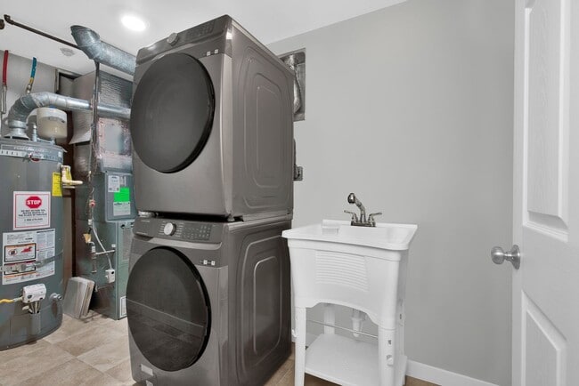 Building Photo - 17145 NE 5th Pl