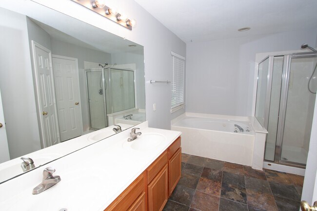 Building Photo - 1123 Andover Dr