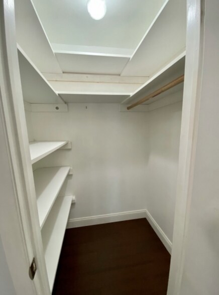 Building Photo - 2605 Hemlock Pl