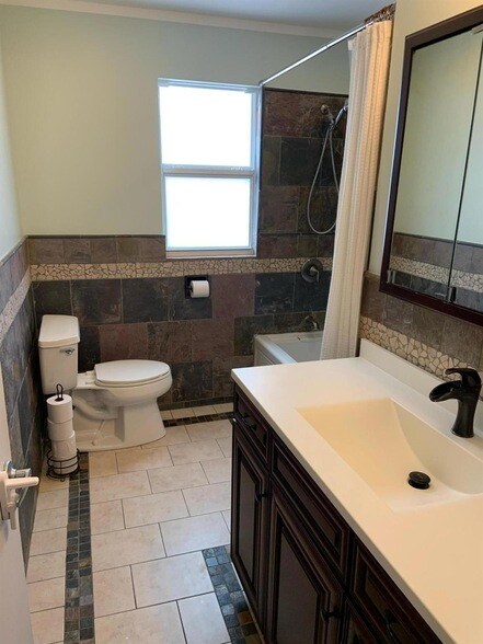 Building Photo - 235 30th St