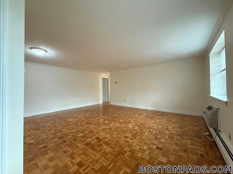 Building Photo - 32 Worthen Rd