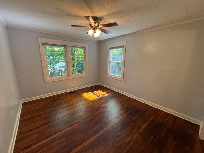 Building Photo - Historic Shiloh - One Level, Three Bedroom...